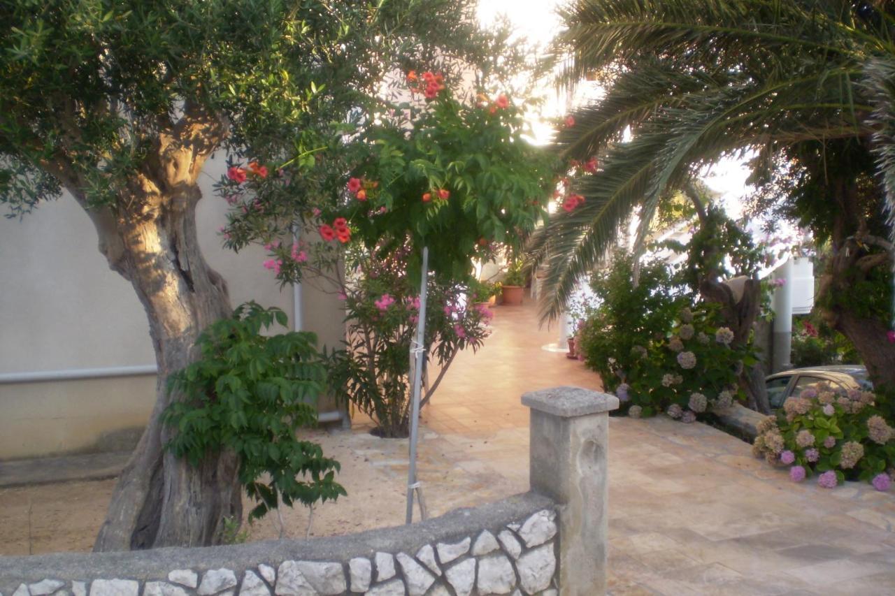 Apartments And Rooms By The Sea Jakisnica, Pag - 4160 Lun  Eksteriør bilde