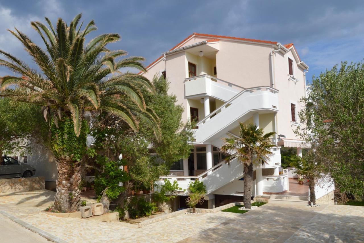 Apartments And Rooms By The Sea Jakisnica, Pag - 4160 Lun  Eksteriør bilde