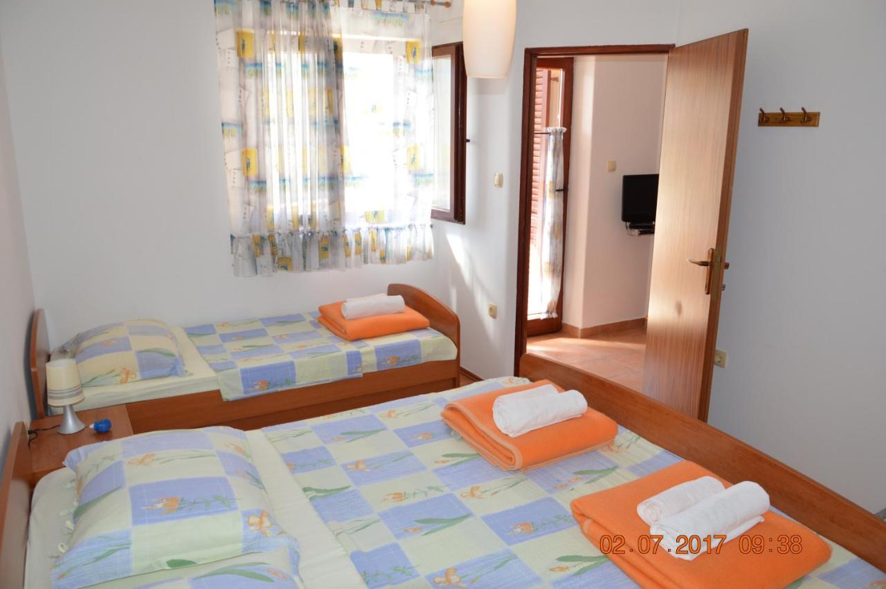 Apartments And Rooms By The Sea Jakisnica, Pag - 4160 Lun  Eksteriør bilde