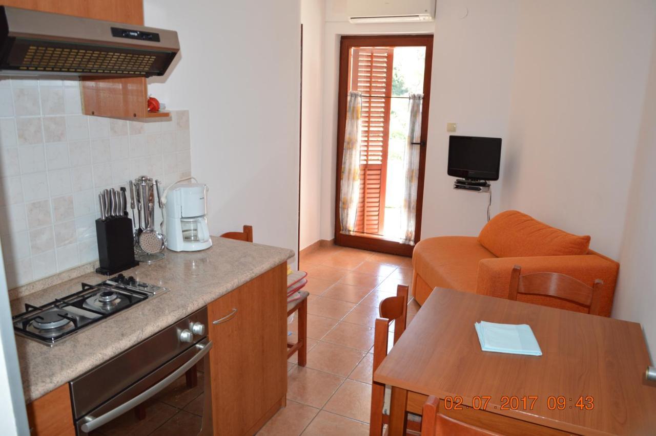Apartments And Rooms By The Sea Jakisnica, Pag - 4160 Lun  Eksteriør bilde