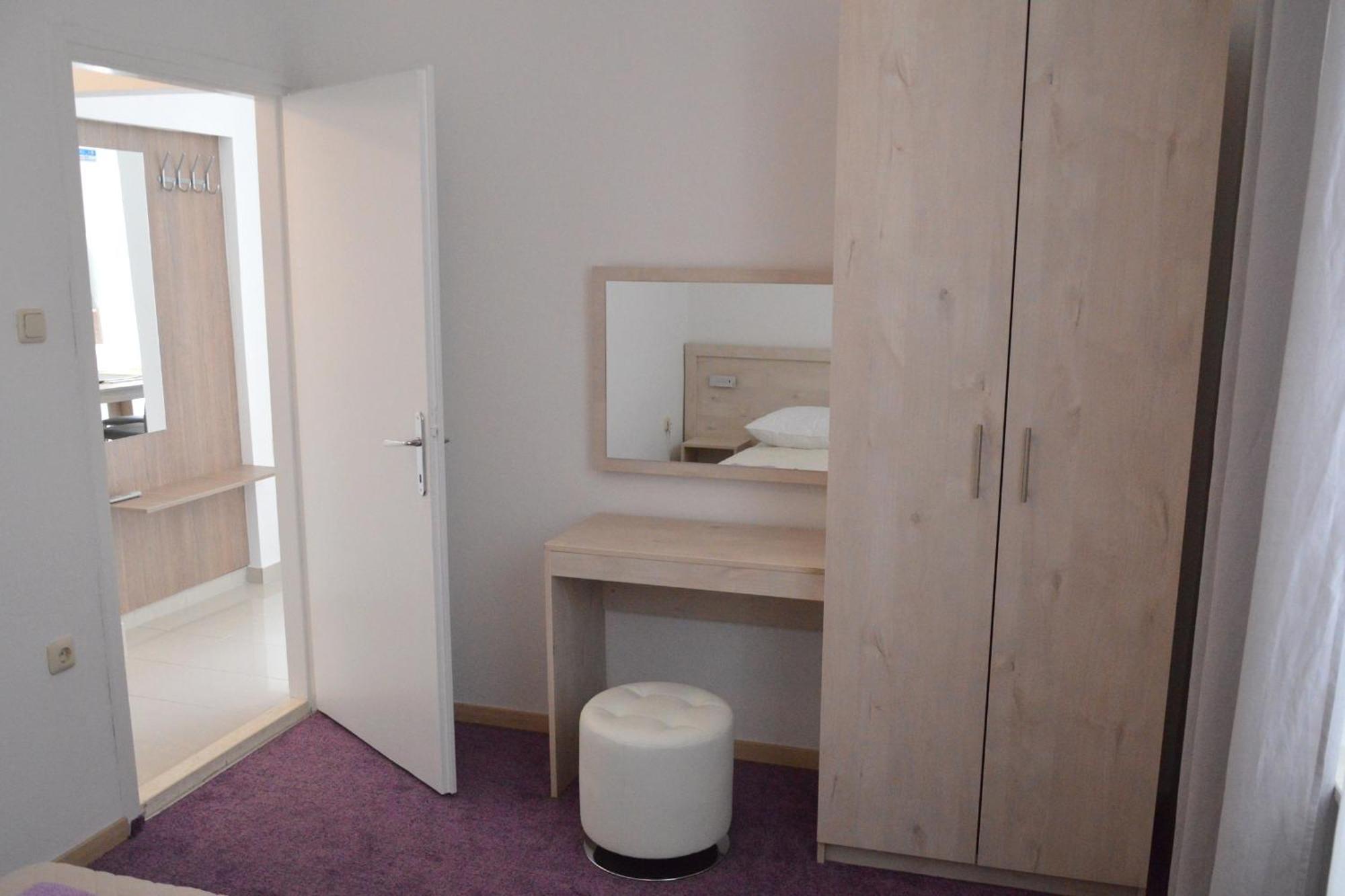 Apartments And Rooms By The Sea Jakisnica, Pag - 4160 Lun  Rom bilde
