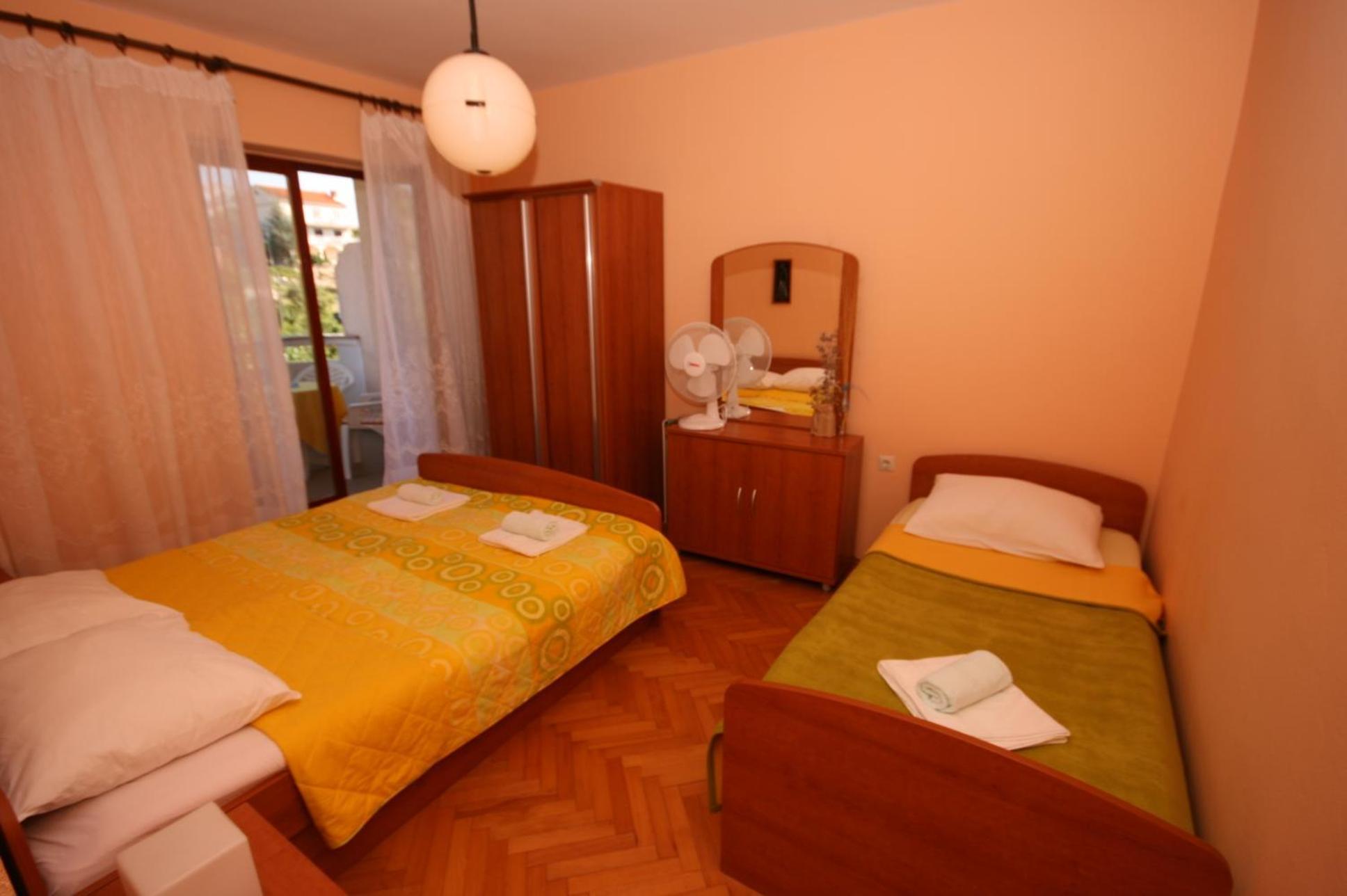 Apartments And Rooms By The Sea Jakisnica, Pag - 4160 Lun  Rom bilde